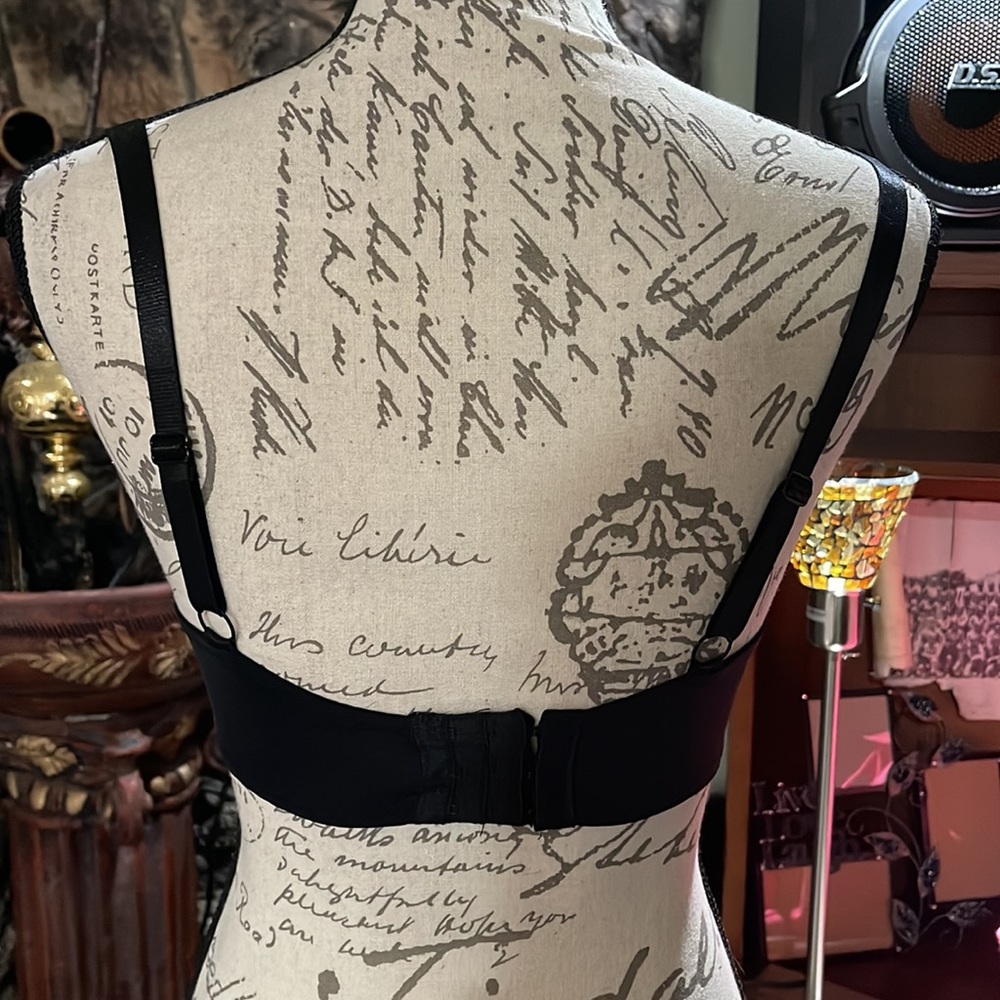 38D Black Bow bra. - Picture 2 of 9